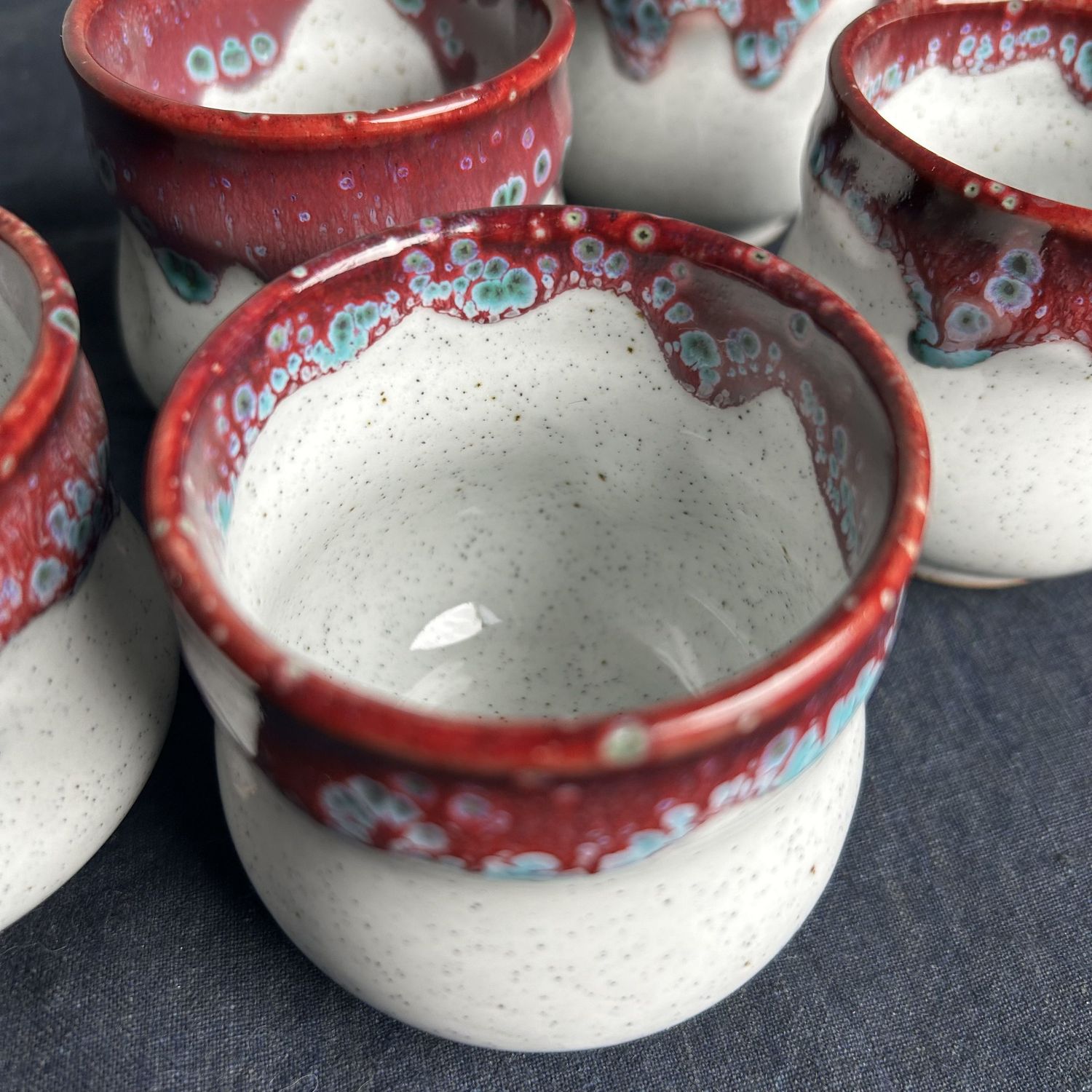 Set Japanse Theekoppen, Yunomi, Shodai-yaki, Shōwa Periode. Set Japanse Theekoppen, Yunomi, Shodai-yaki, Shōwa Periode.