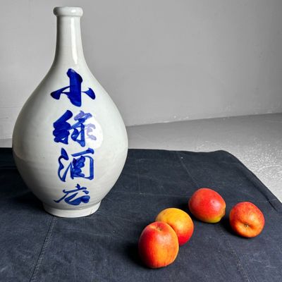 Elegant Japanese Sake Flask, Tokkuri, 'Ko Fuji Sake Shop', Taishō Period.