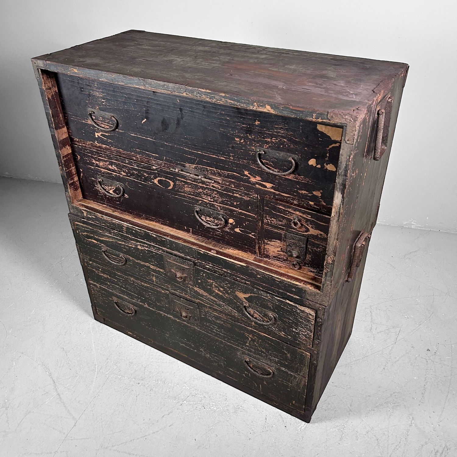 Antique Japanese Tansu, Storage Cabinet, Meiji Period. Antique Japanese Tansu, Storage Cabinet, Meiji Period.