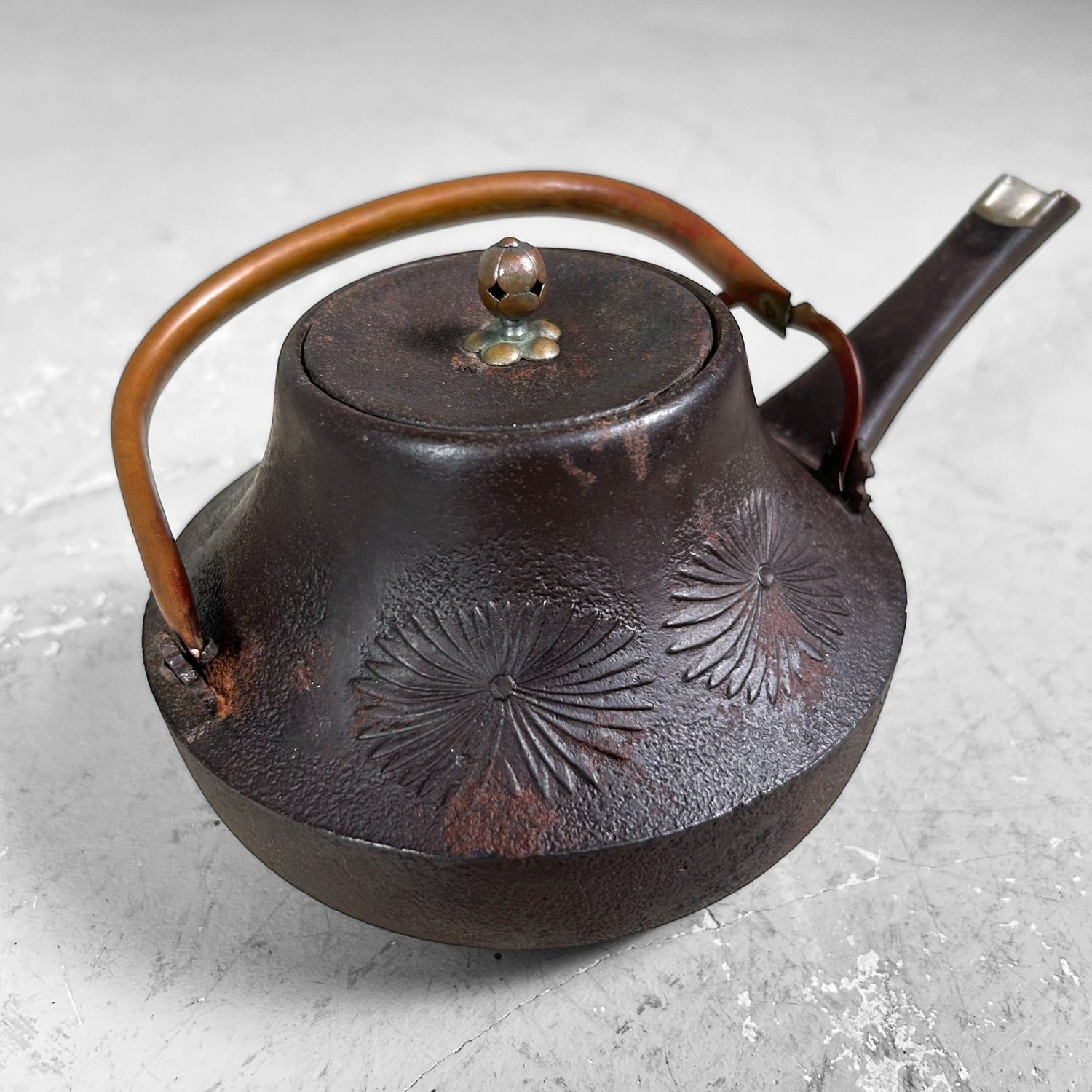 Antieke Tetsubin, Gietijzeren Theepot, Meiji Periode.