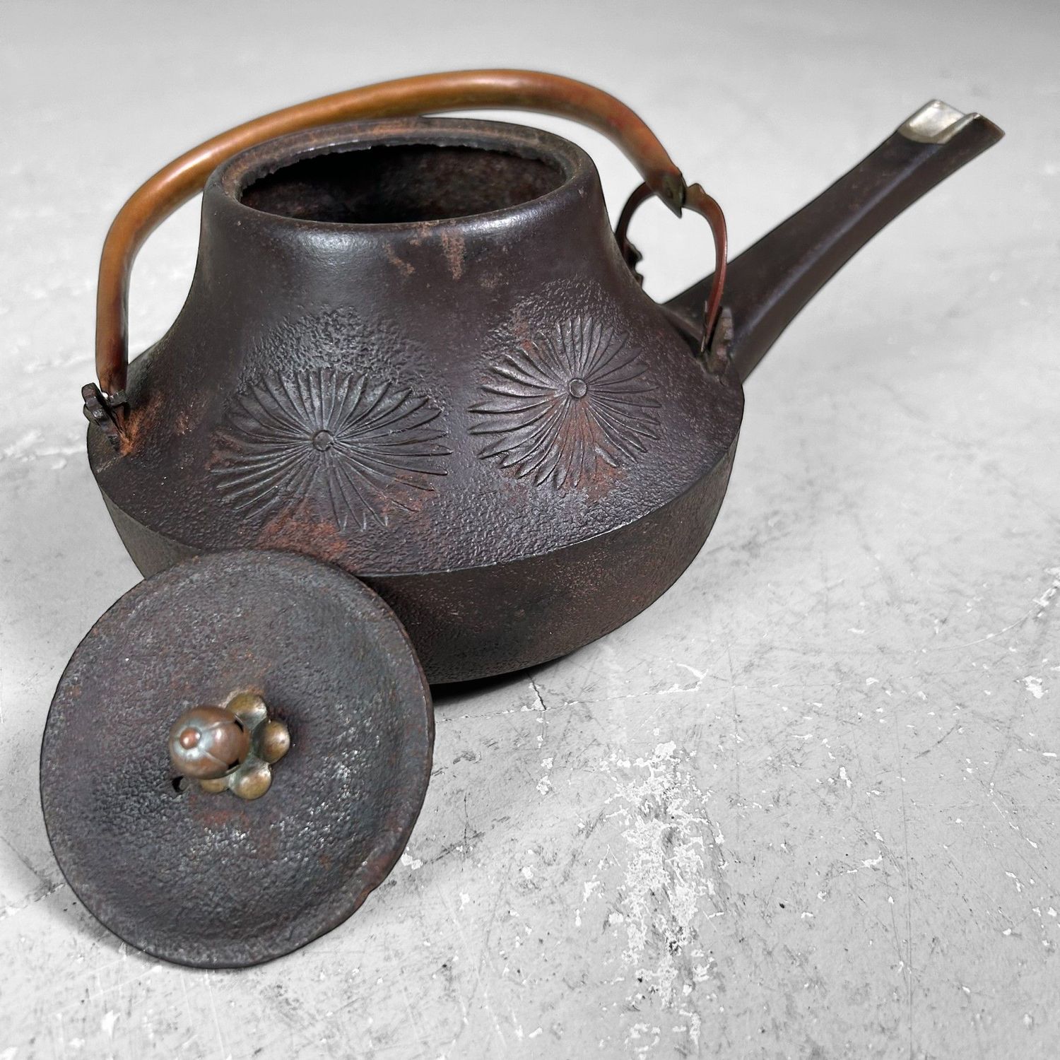 Antieke Tetsubin, Gietijzeren Theepot, Meiji Periode.