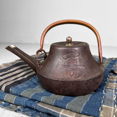 Antieke Tetsubin, Gietijzeren Theepot, Meiji Periode.