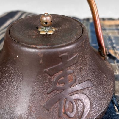 Antique Tetsubin, Cast Iron Teapot, Meiji Period.