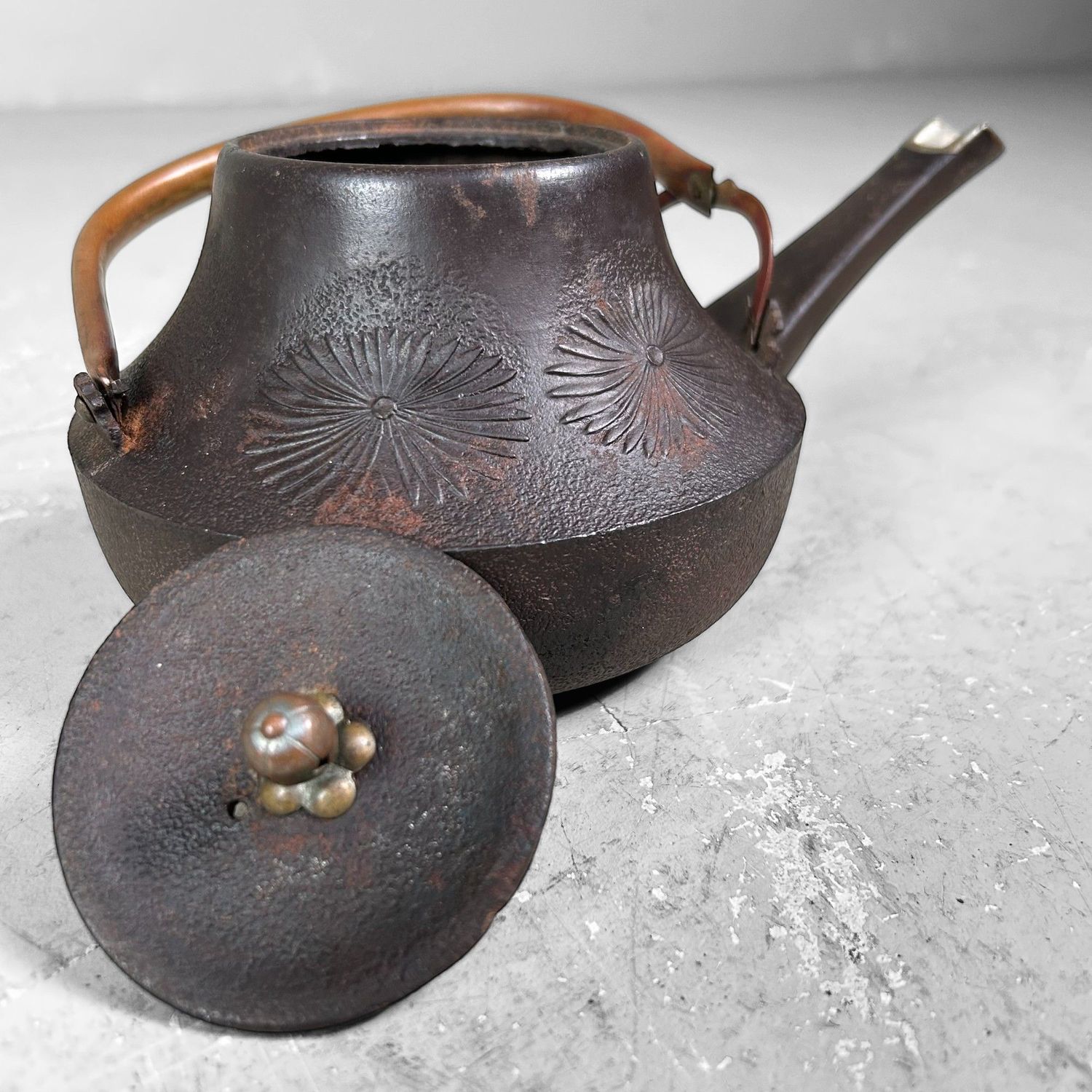 Antieke Tetsubin, Gietijzeren Theepot, Meiji Periode.