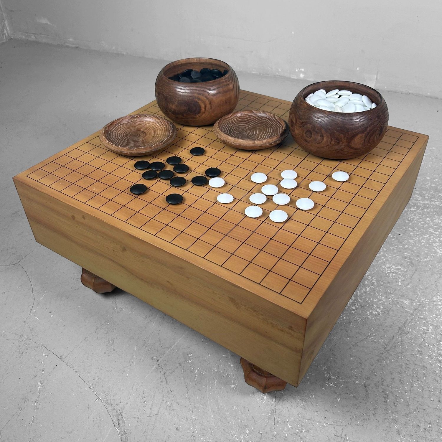 Complete Vintage GO Game Board Goban Kaya, Shōwa period, Japan.