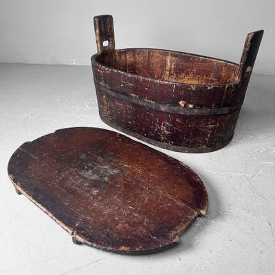 Japanese Traditional Bucket, Taru 樽, Taishō Period, Japan.