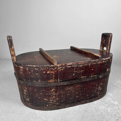 Japanese Traditional Bucket, Taru 樽, Taishō Period, Japan.