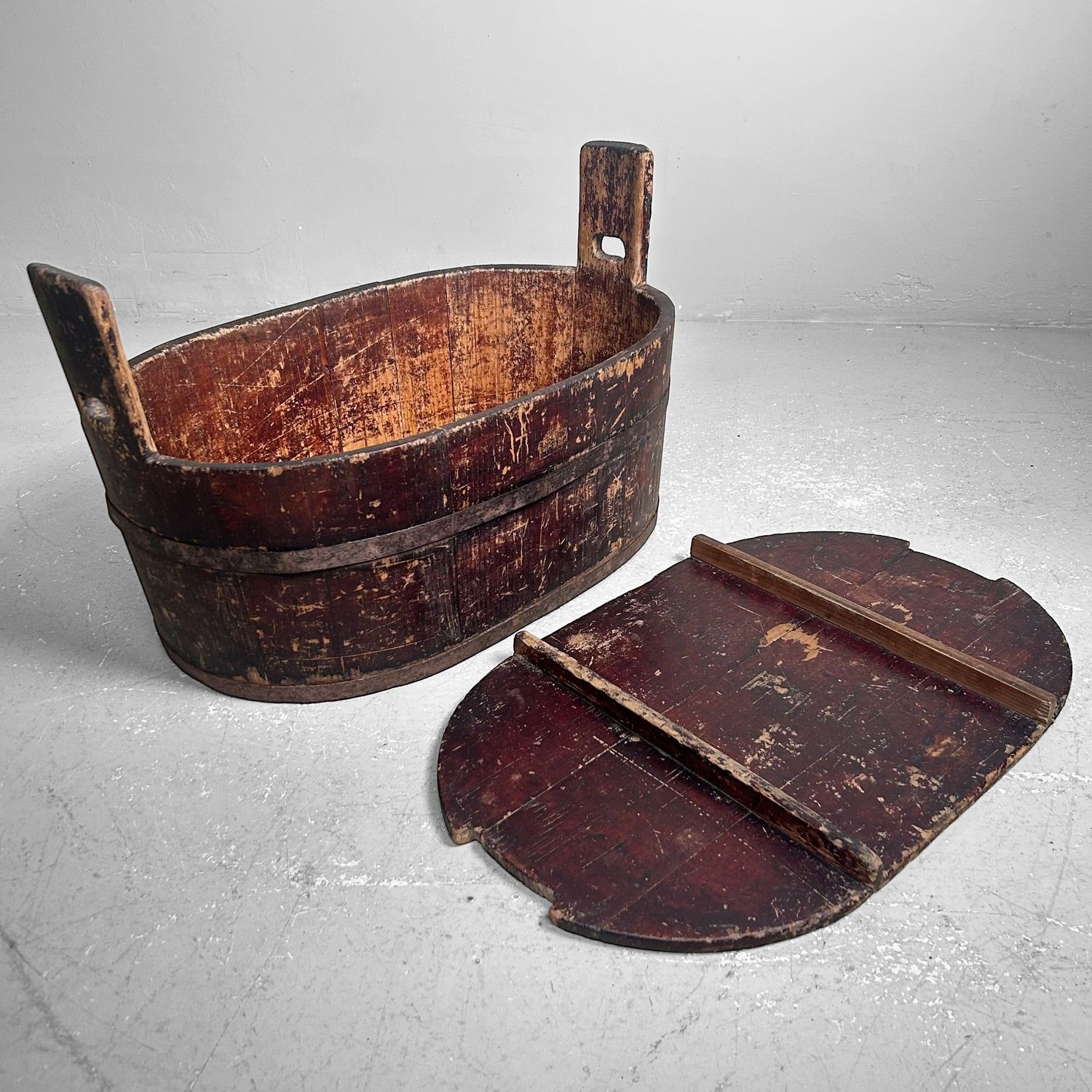 Japanese Traditional Bucket, Taru 樽, Taishō Period, Japan.