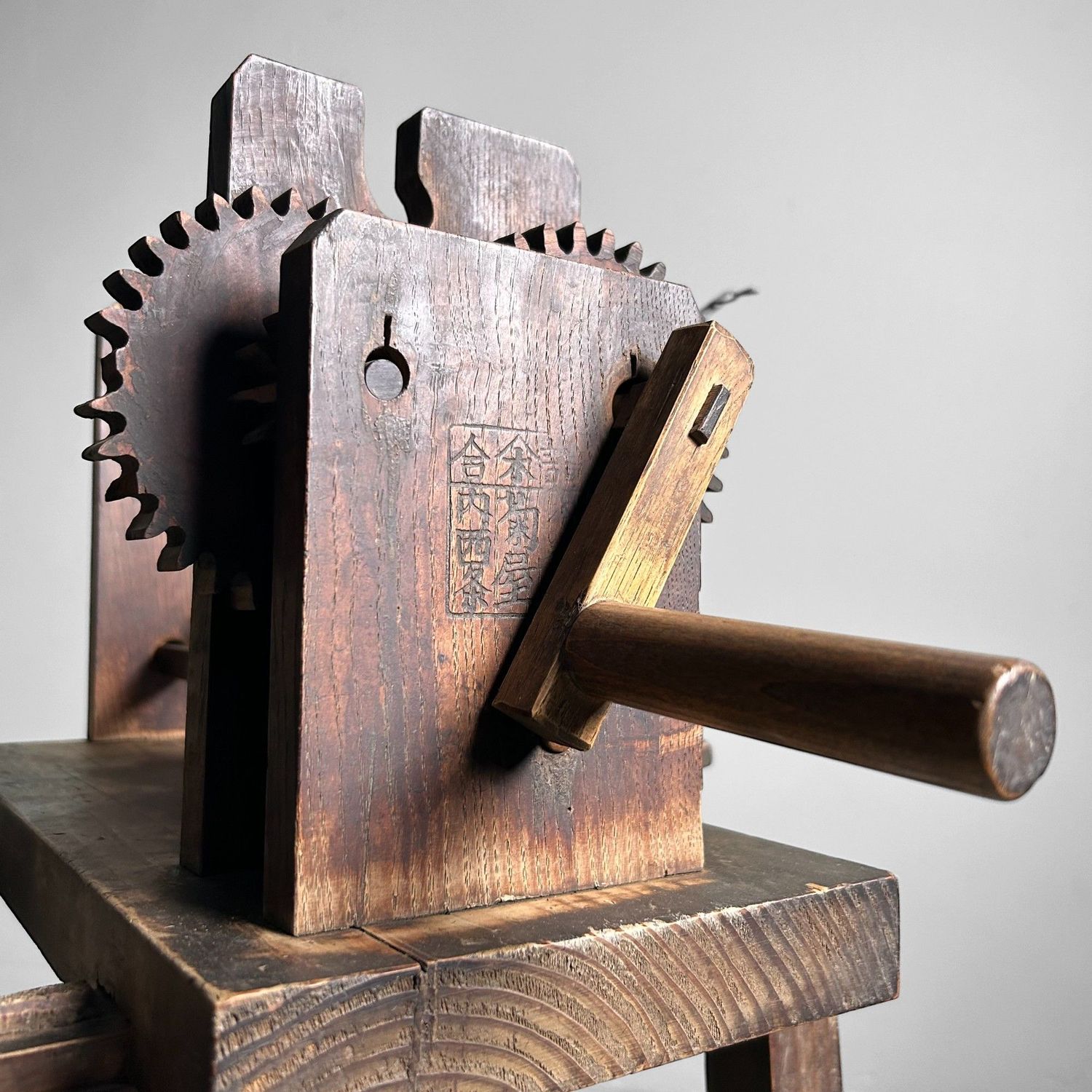 Traditionele Itomaki (糸巻き), Japans Spinnewiel, Meiji-periode.