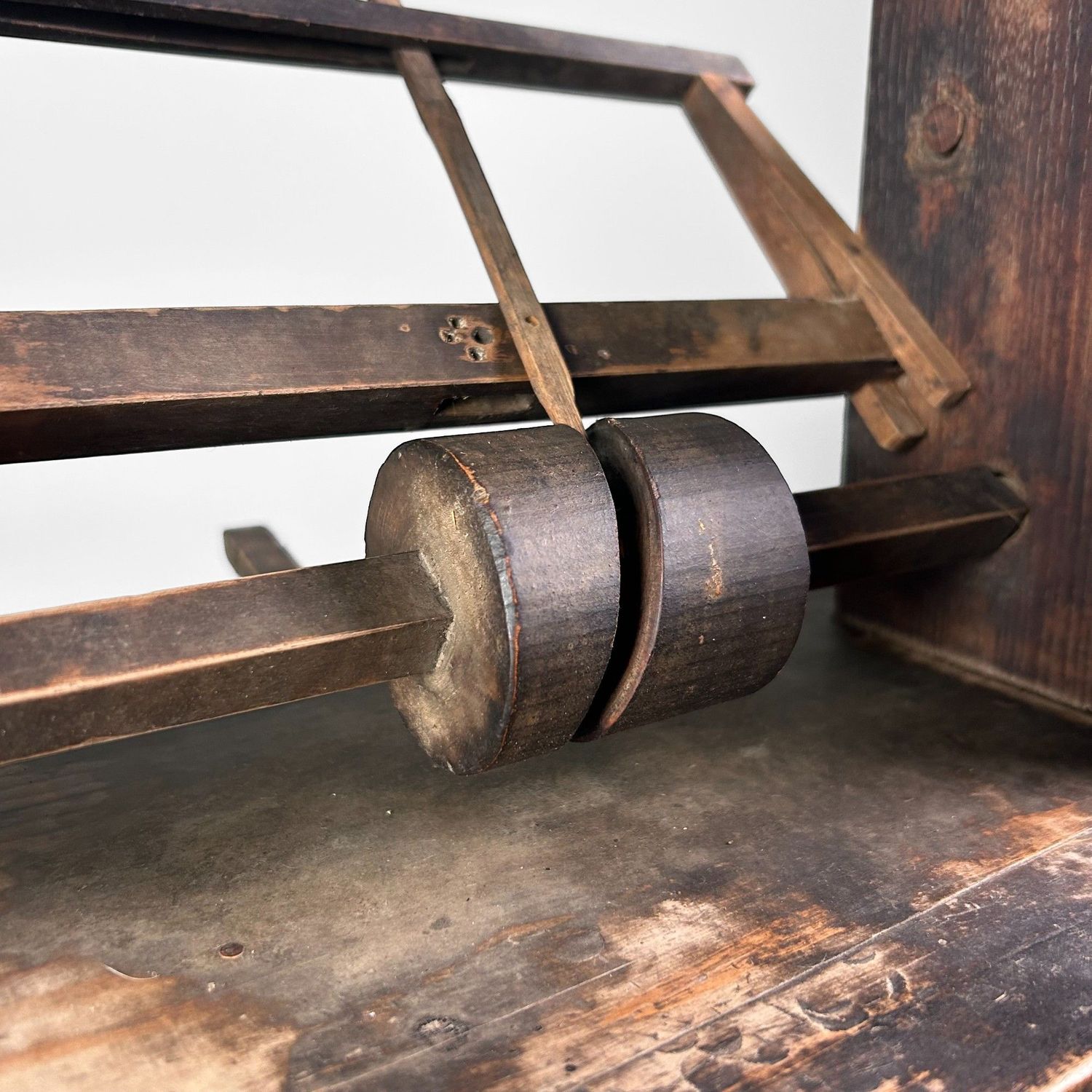 Traditionele Itomaki (糸巻き), Japans Spinnewiel, Meiji-periode.