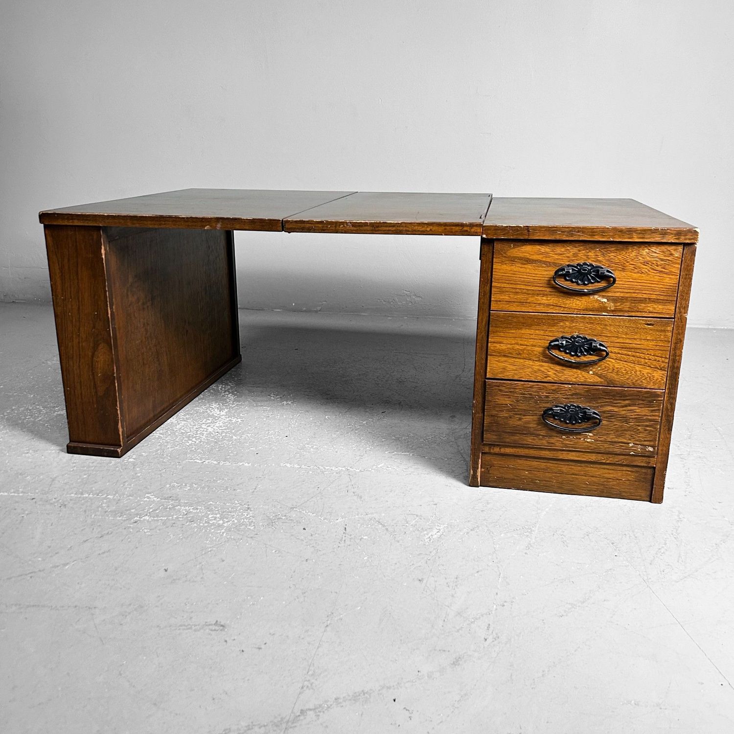 Opvouwbaar Japanse Mid-Century Bureau, jaren '60-'70. Opvouwbaar Japanse Mid-Century Bureau, jaren '60-'70.