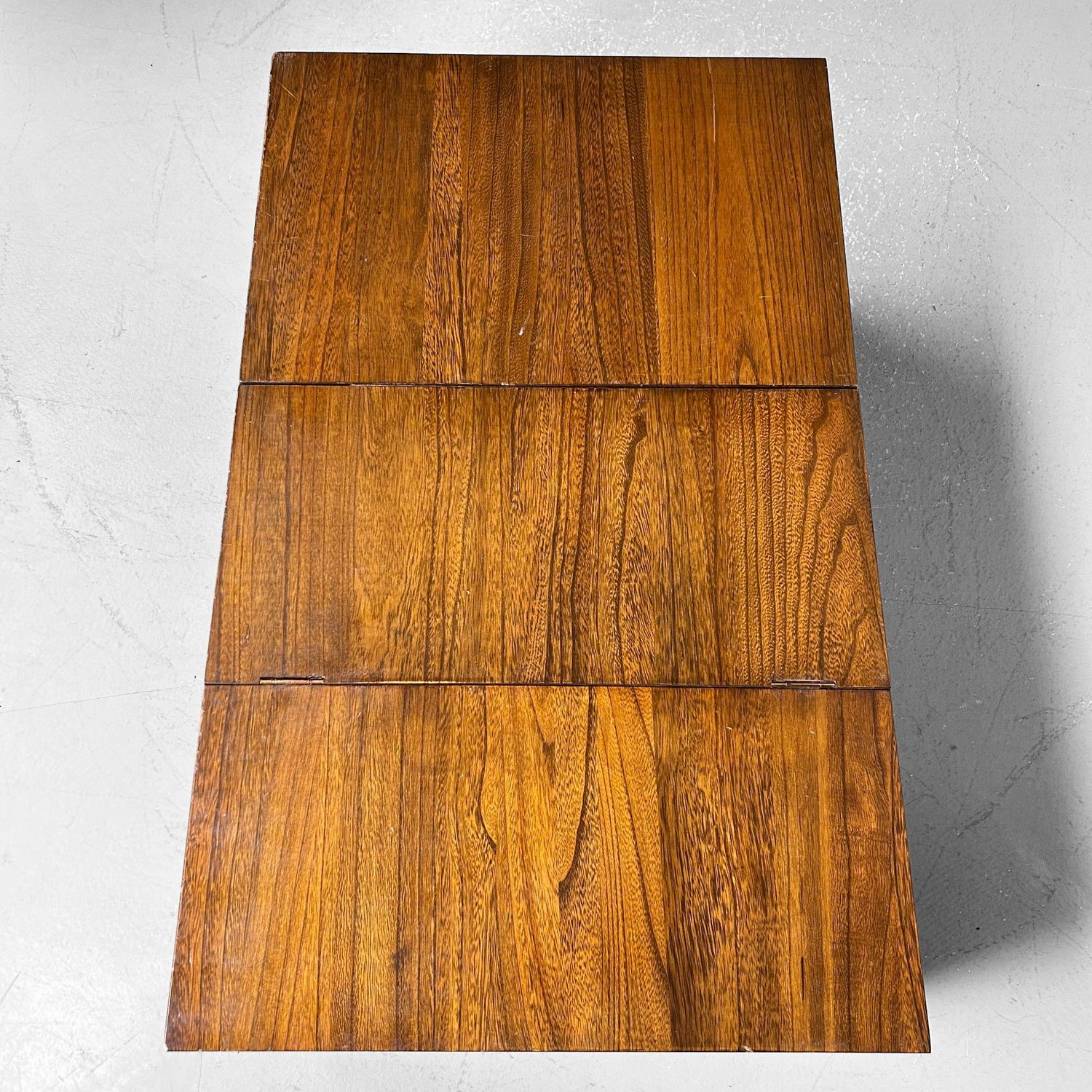 Opvouwbaar Japanse Mid-Century Bureau, jaren '60-'70. Opvouwbaar Japanse Mid-Century Bureau, jaren '60-'70.