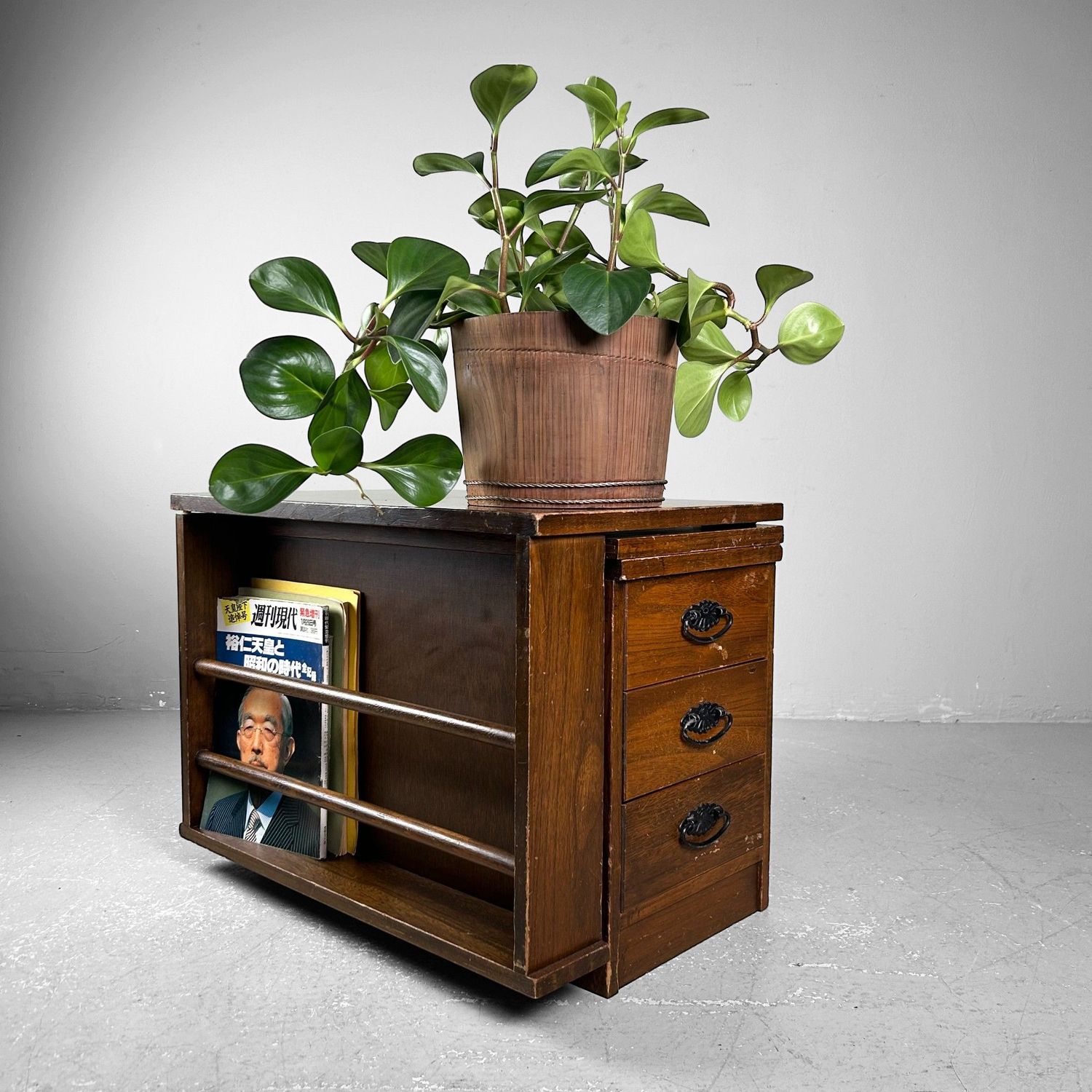 Opvouwbaar Japanse Mid-Century Bureau, jaren '60-'70. Opvouwbaar Japanse Mid-Century Bureau, jaren '60-'70.