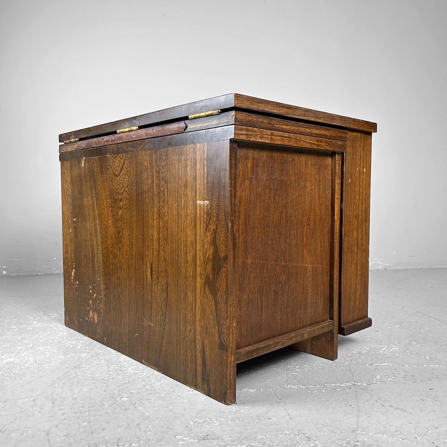 Opvouwbaar Japanse Mid-Century Bureau, jaren '60-'70. Opvouwbaar Japanse Mid-Century Bureau, jaren '60-'70.