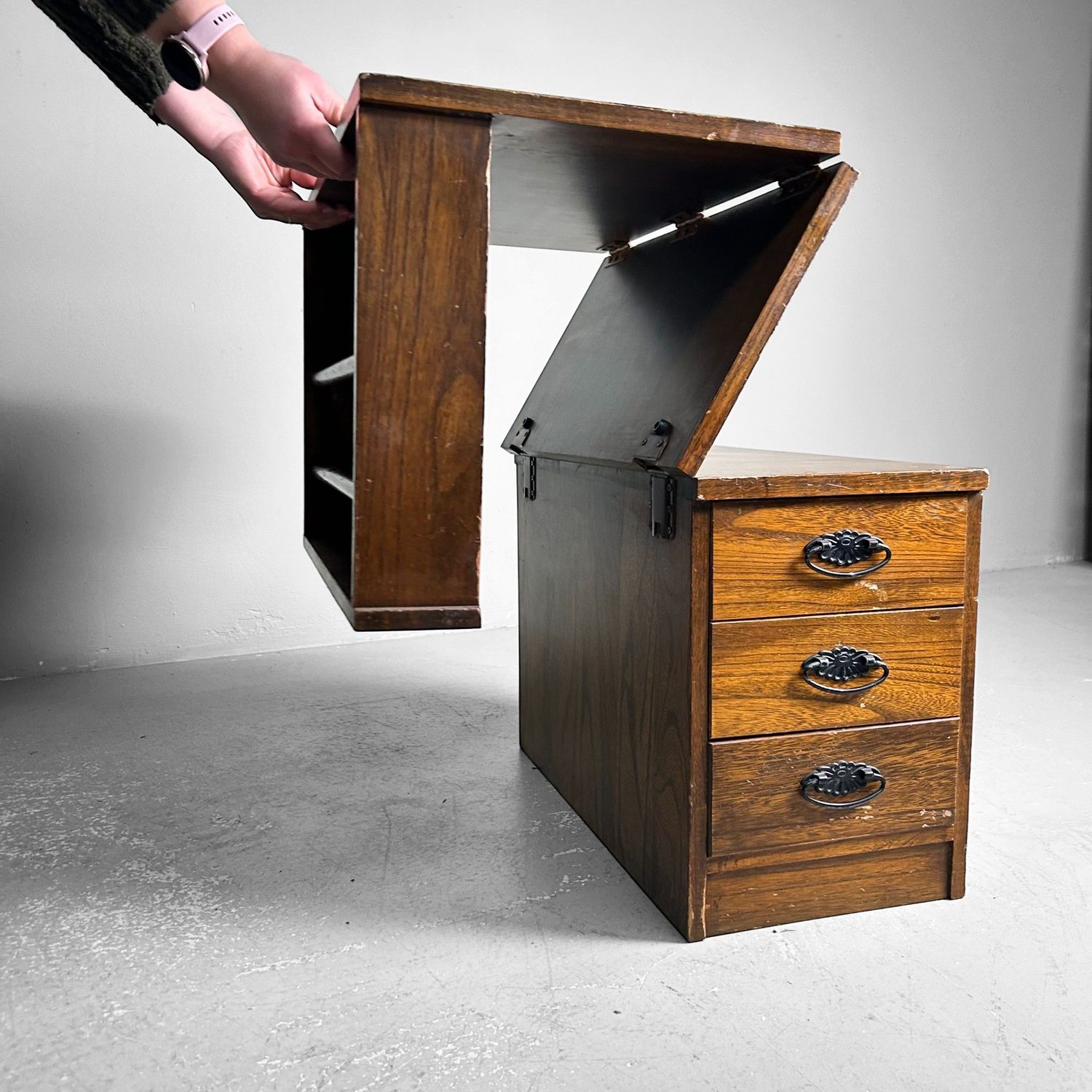 Opvouwbaar Japanse Mid-Century Bureau, jaren '60-'70. Opvouwbaar Japanse Mid-Century Bureau, jaren '60-'70.