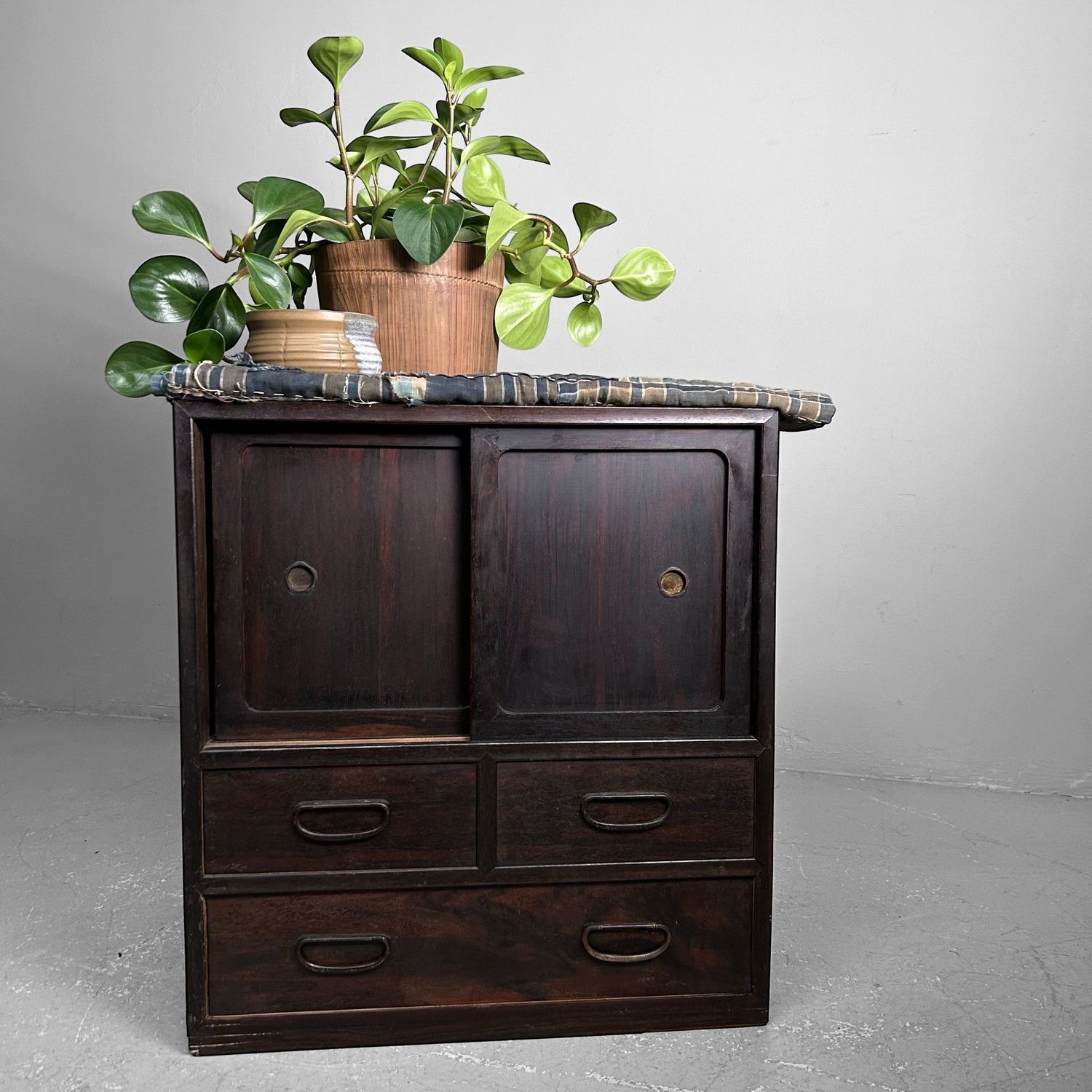 'Muzikale' Opberg Kast, Japanse Tansu, Vroege Shōwa Periode.