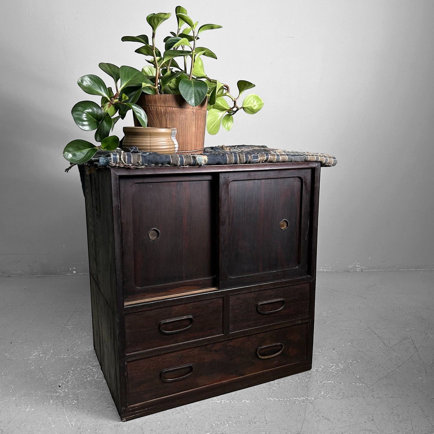 'Muzikale' Opberg Kast, Japanse Tansu, Vroege Shōwa Periode.