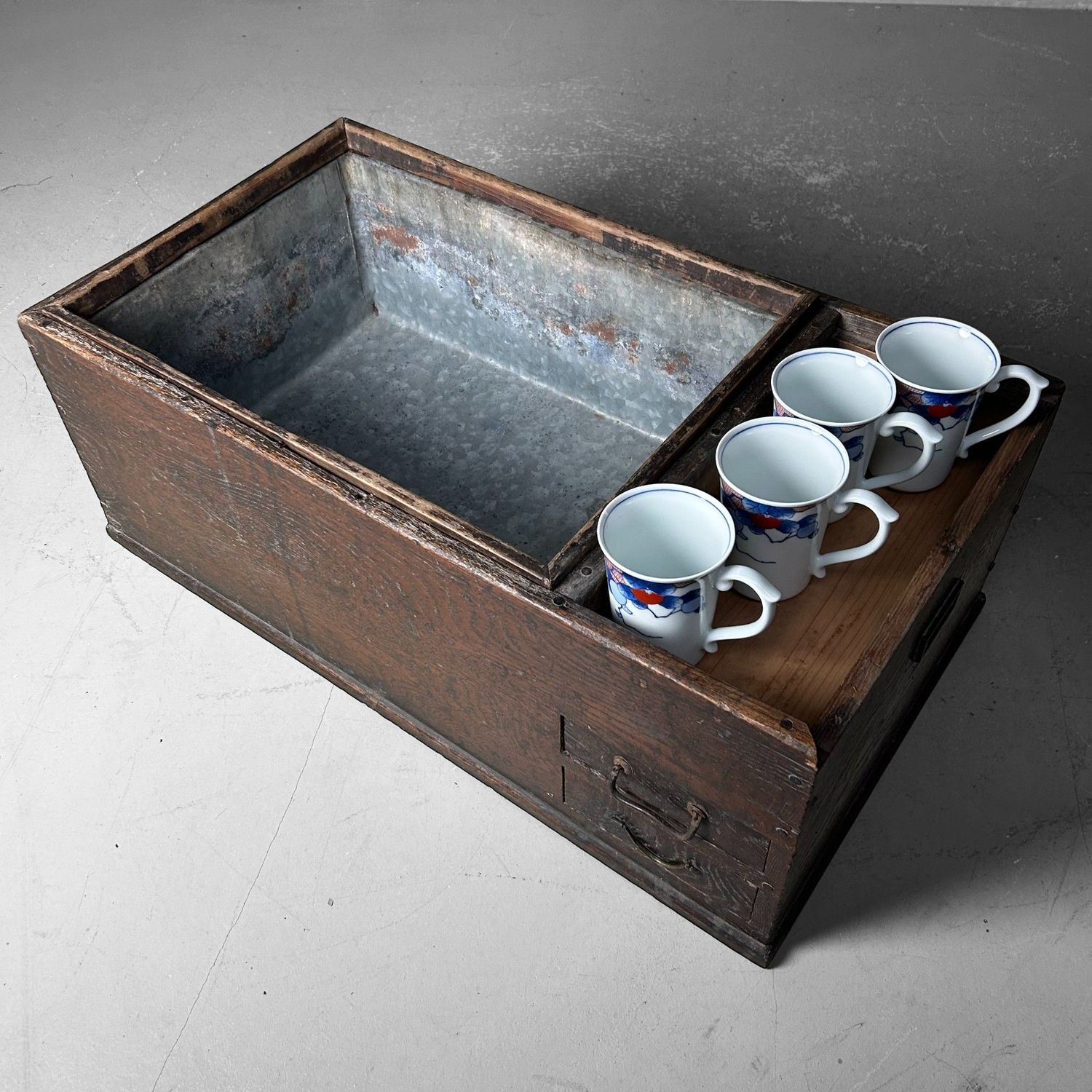 Traditional Japanese Furniture, Nagahibachi 長火鉢, Taishō Period.