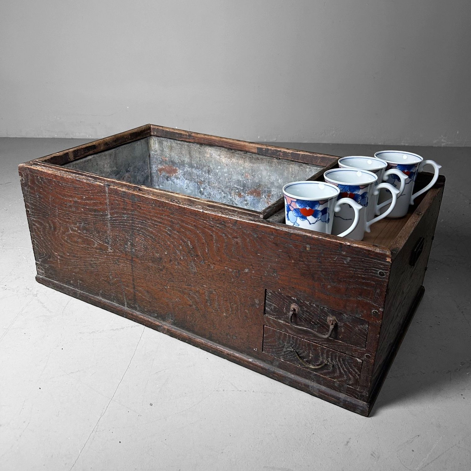 Traditional Japanese Furniture, Nagahibachi 長火鉢, Taishō Period.