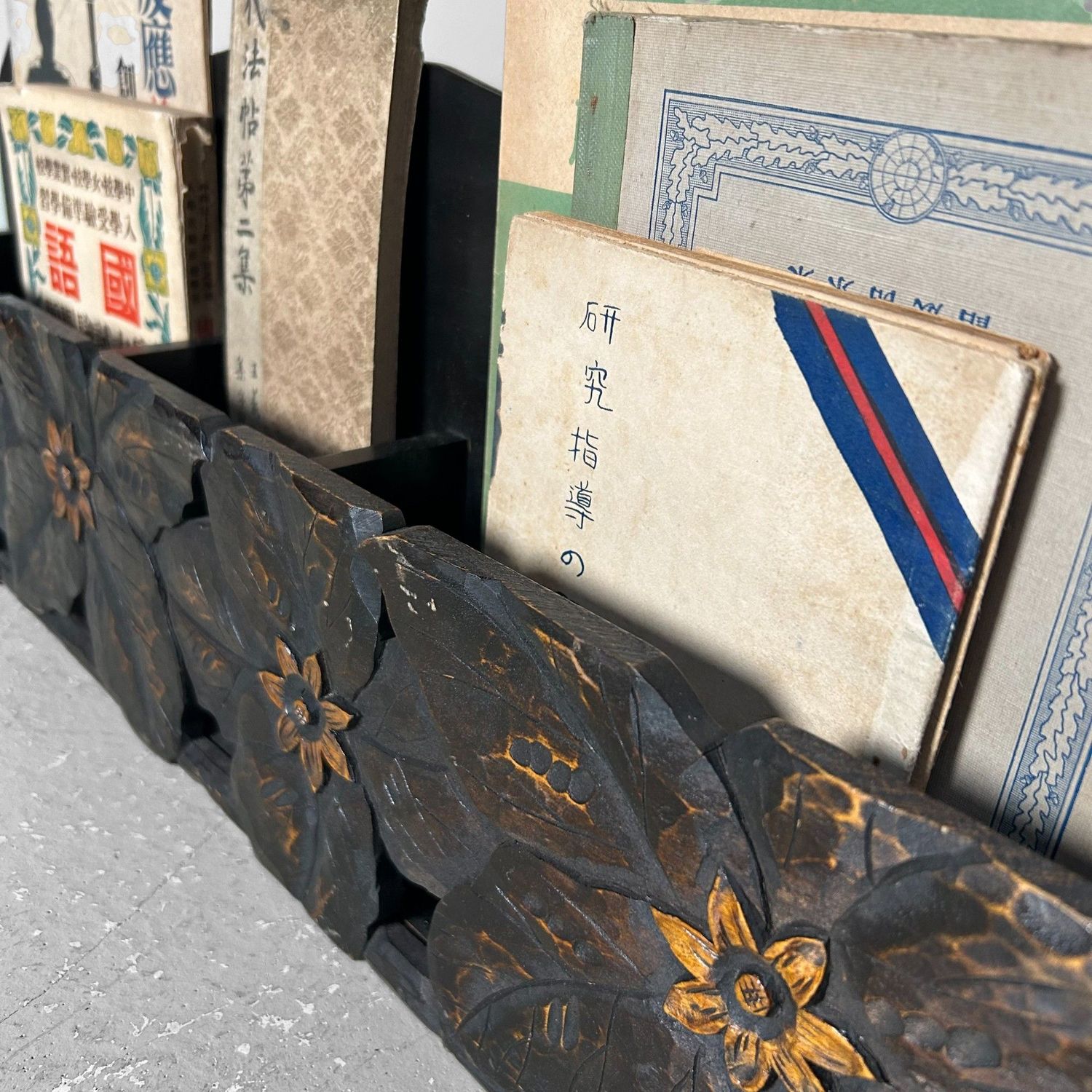 Japanse Handgesneden Lectuur Houder, Jaren '30-'40.