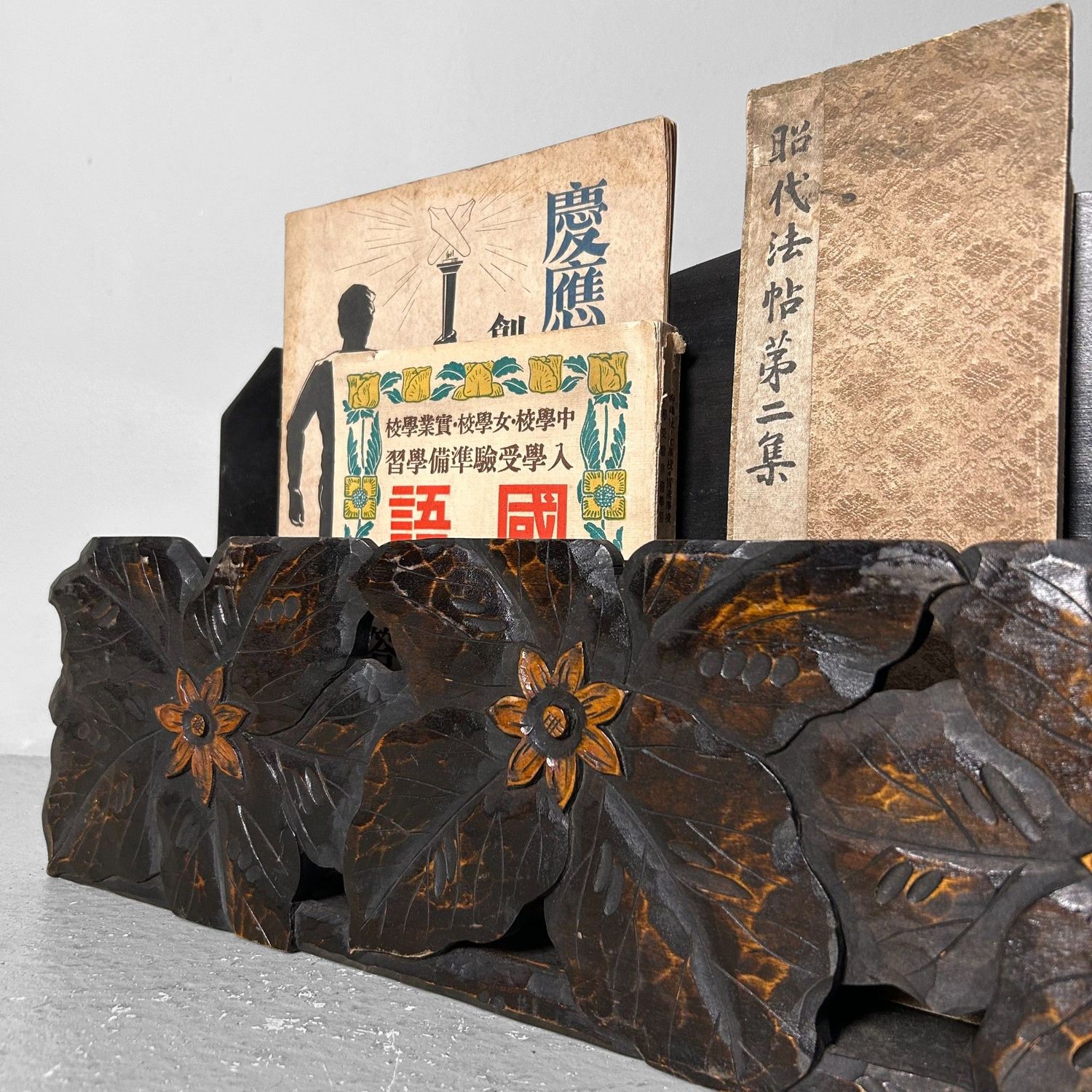 Japanse Handgesneden Lectuur Houder, Jaren '30-'40.