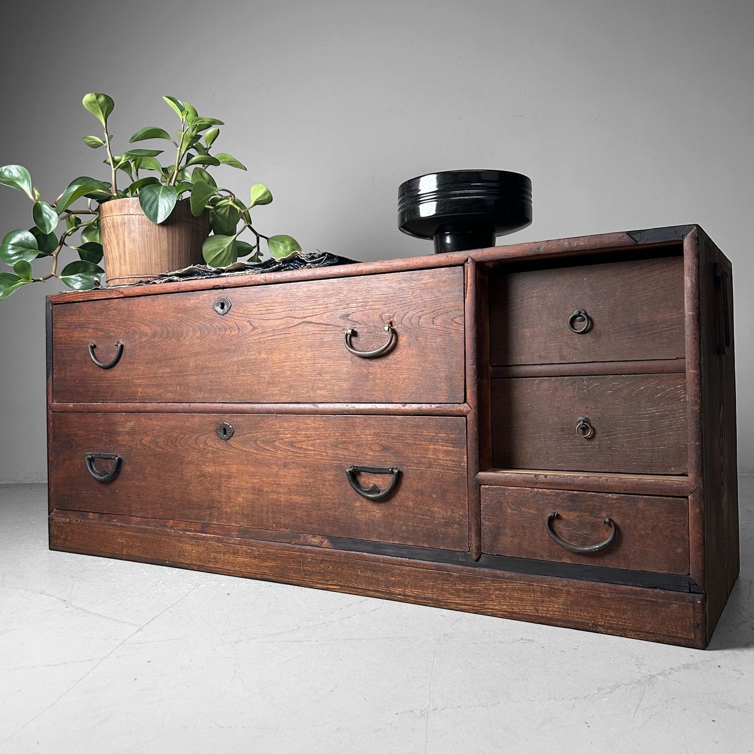 Traditionele Tansu, Lage Ladekast, Taishō-periode, Japan.