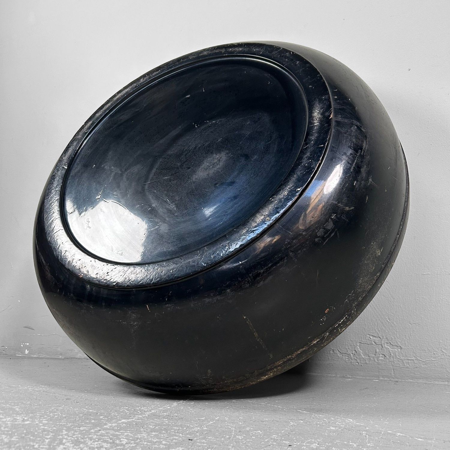 Large Wooden Dough Bowl, Urushi Lacquer, Taishō Period, Japan.