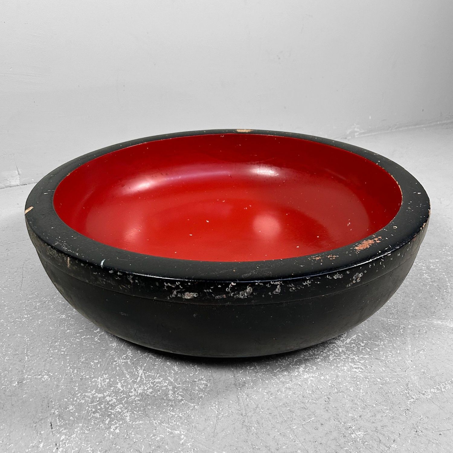 Large Wooden Dough Bowl, Urushi Lacquer, Taishō Period, Japan.
