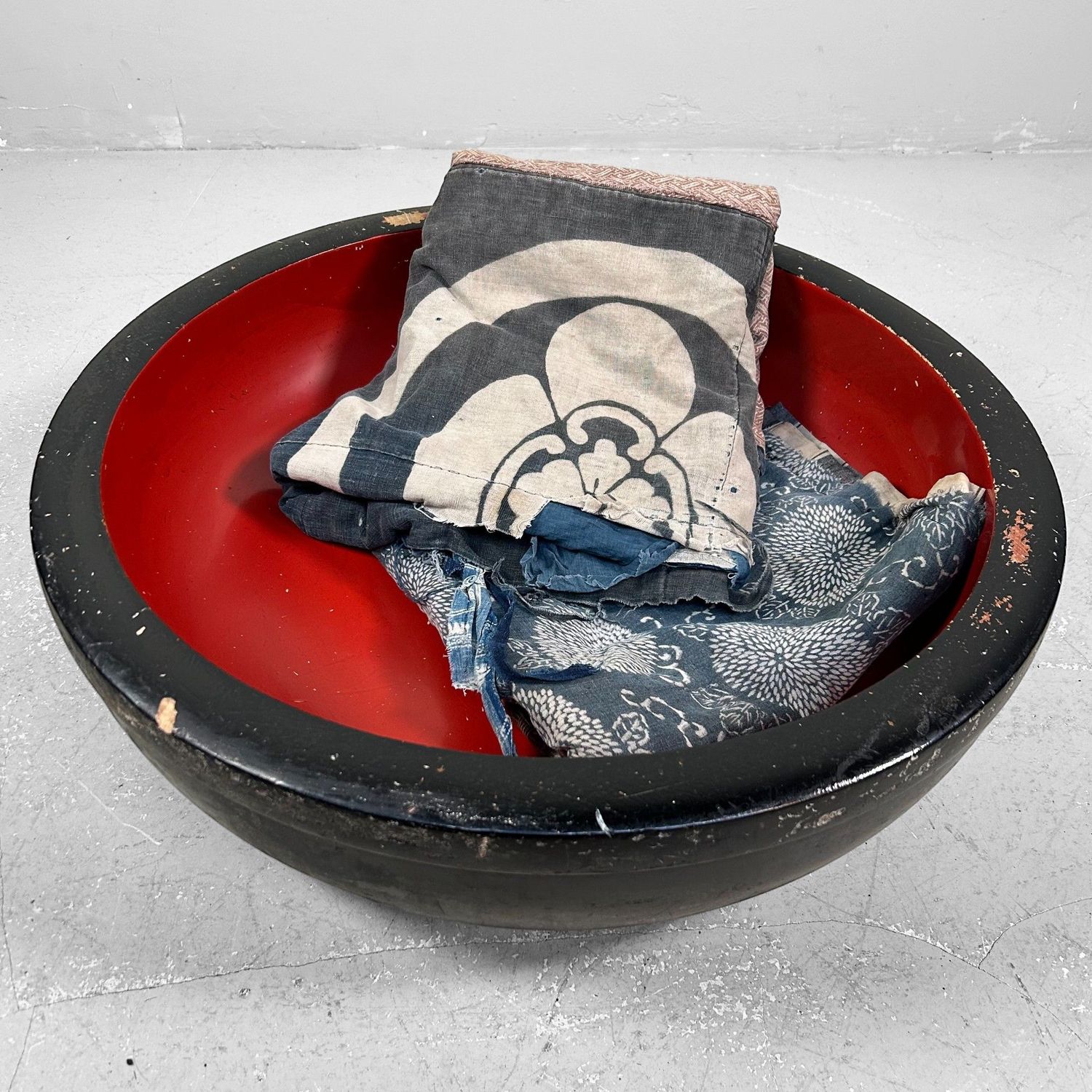 Large Wooden Dough Bowl, Urushi Lacquer, Taishō Period, Japan.
