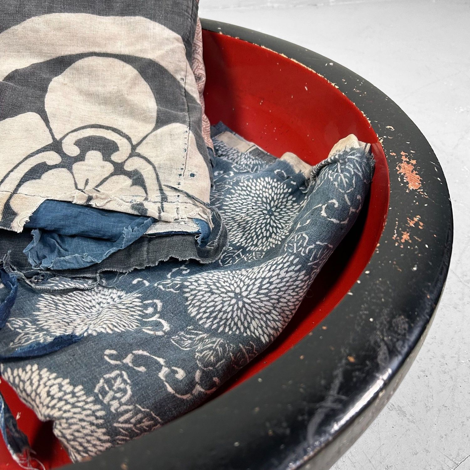 Large Wooden Dough Bowl, Urushi Lacquer, Taishō Period, Japan.