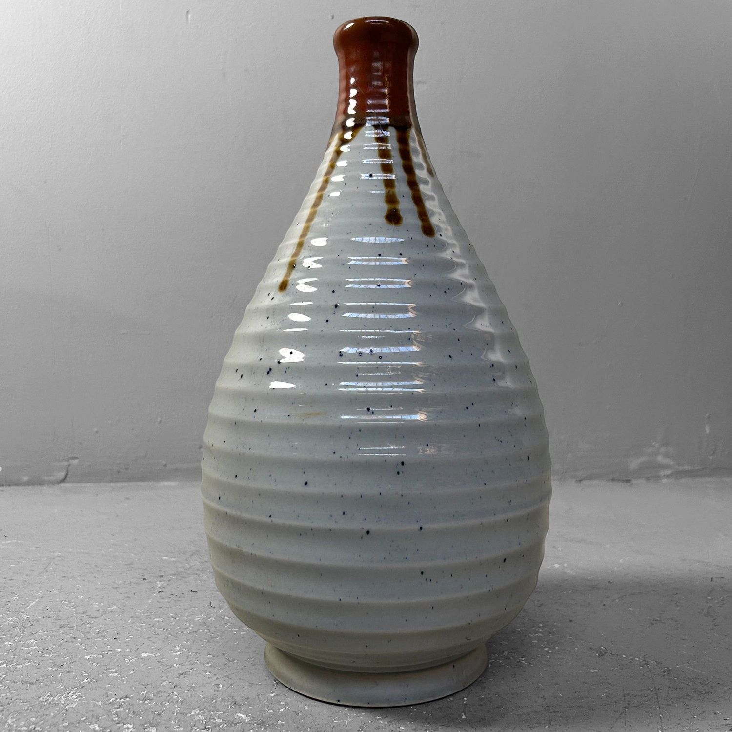 Elegant Japanese Sake Bottle, Tokkuri, 'Hakata Masakoro', Shōwa Period.