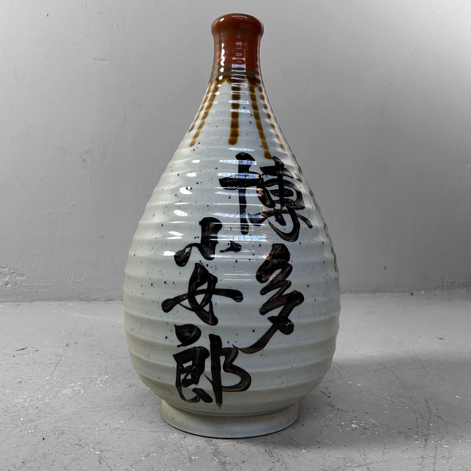 Elegant Japanese Sake Bottle, Tokkuri, 'Hakata Masakoro', Shōwa Period.