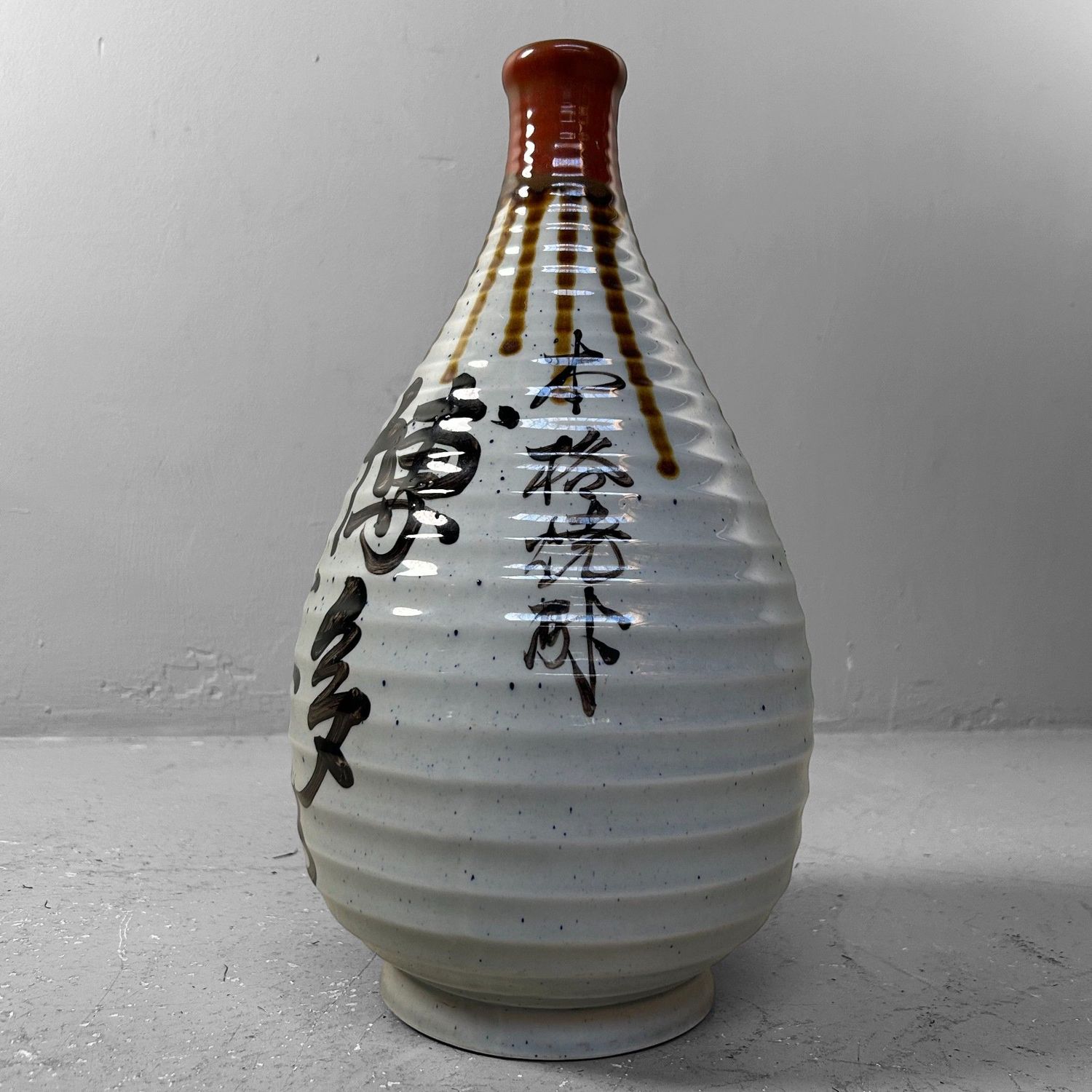 Elegant Japanese Sake Bottle, Tokkuri, 'Hakata Masakoro', Shōwa Period.