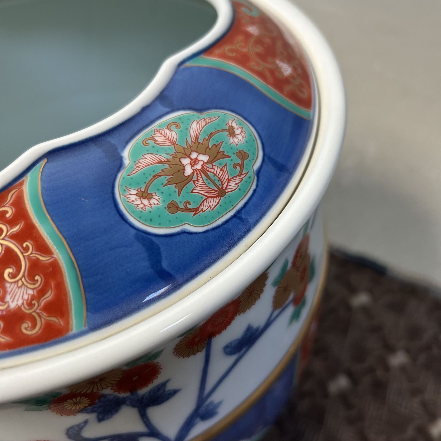 Porcelain Ikebana Flower Arrangement Holder, Kisen Gama, Shōwa Period.