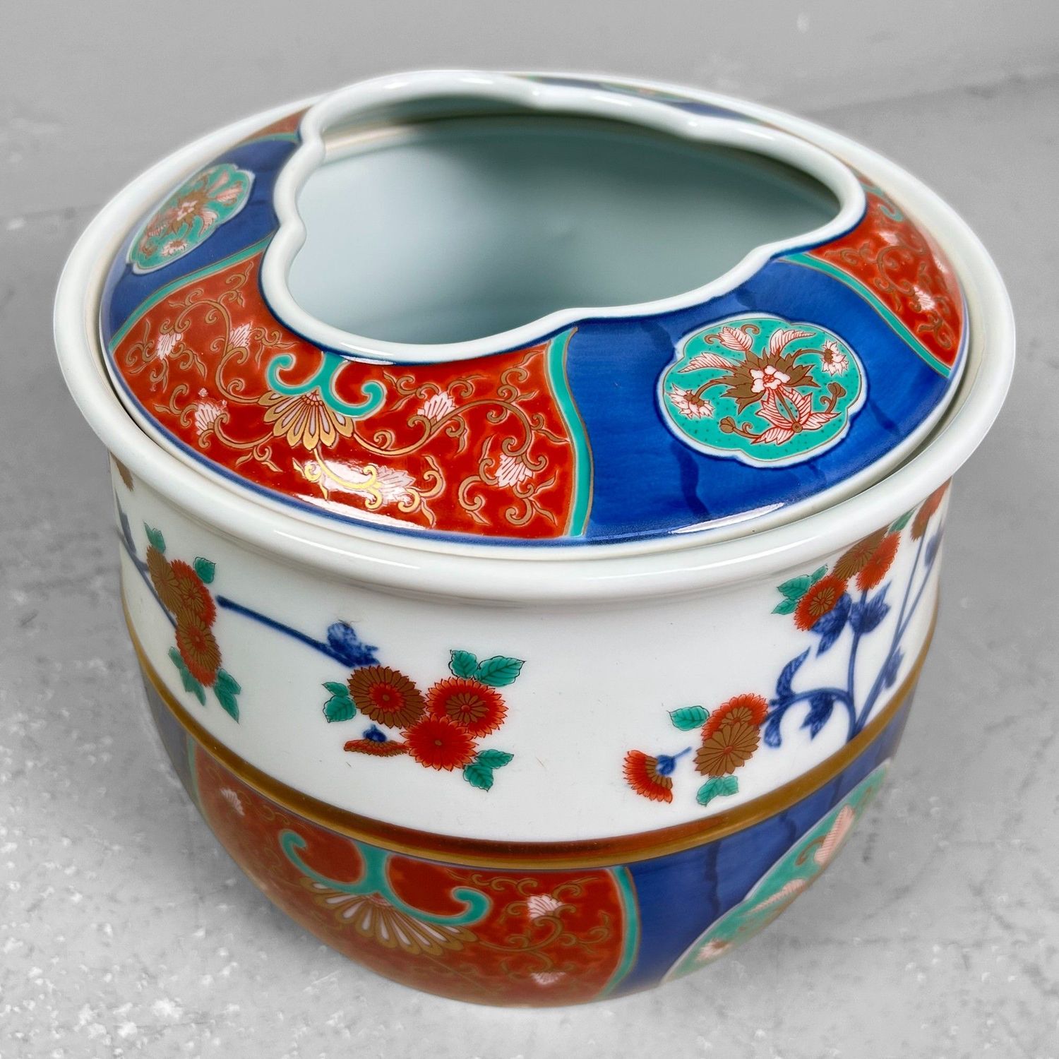 Porcelain Ikebana Flower Arrangement Holder, Kisen Gama, Shōwa Period.