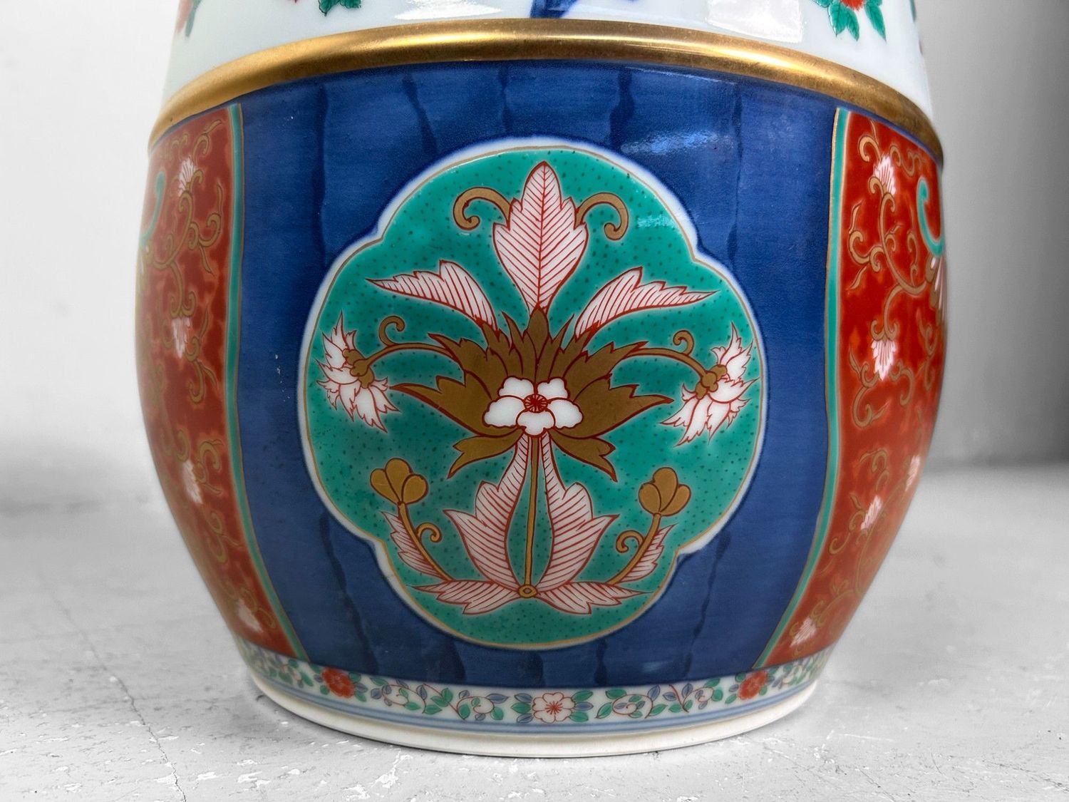 Porcelain Ikebana Flower Arrangement Holder, Kisen Gama, Shōwa Period.