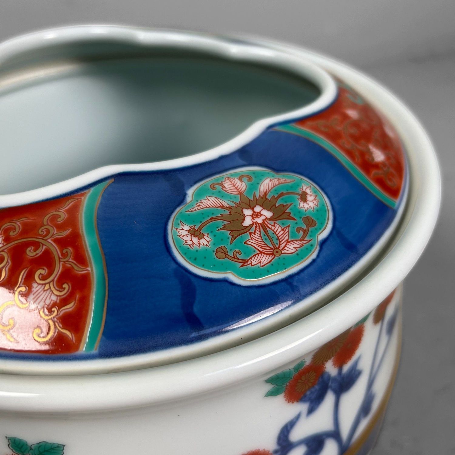 Porcelain Ikebana Flower Arrangement Holder, Kisen Gama, Shōwa Period.