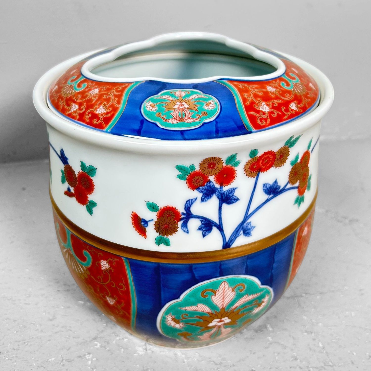 Porcelain Ikebana Flower Arrangement Holder, Kisen Gama, Shōwa Period.