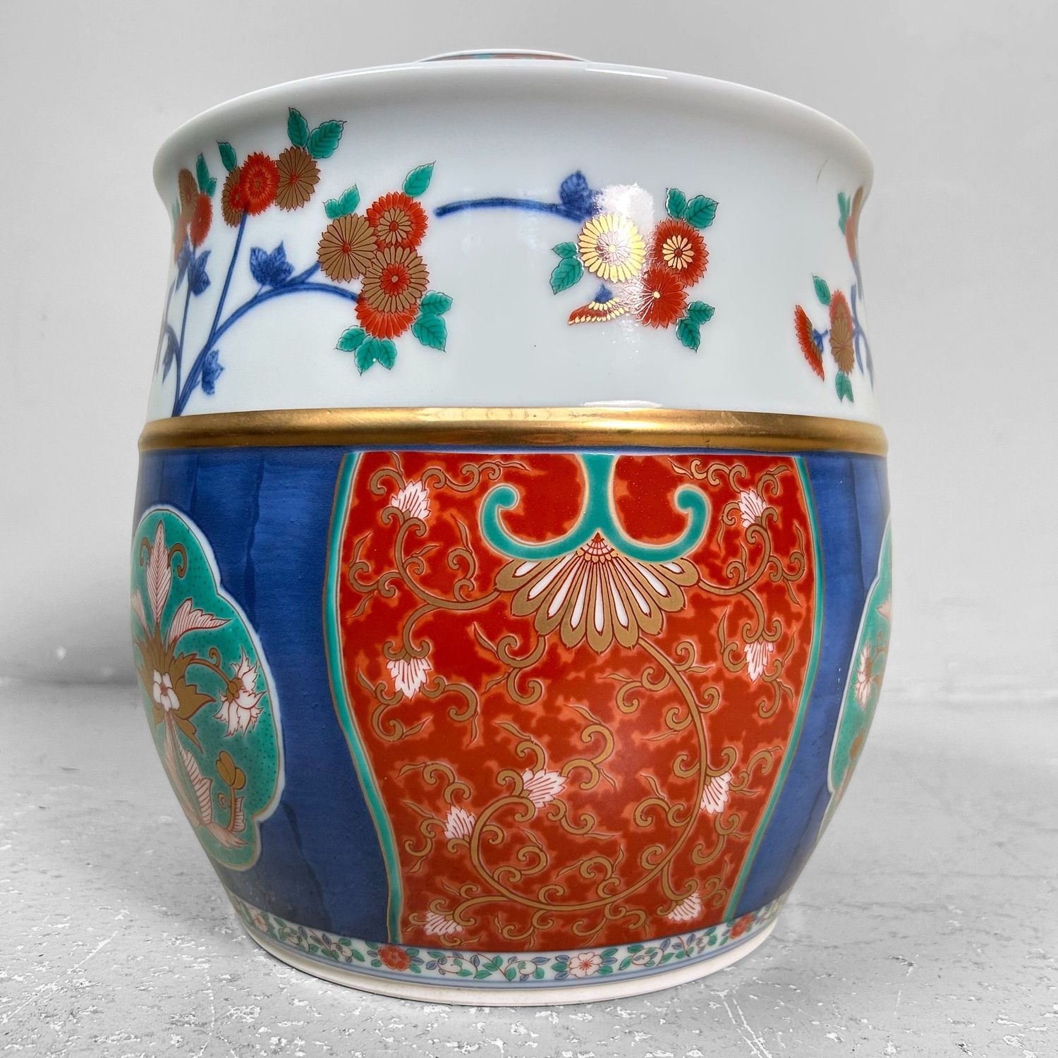 Porcelain Ikebana Flower Arrangement Holder, Kisen Gama, Shōwa Period.