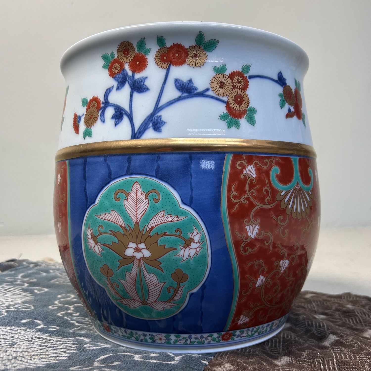Porcelain Ikebana Flower Arrangement Holder, Kisen Gama, Shōwa Period.