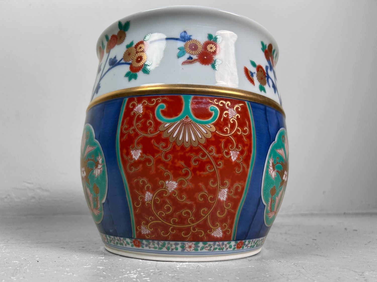 Porcelain Ikebana Flower Arrangement Holder, Kisen Gama, Shōwa Period.