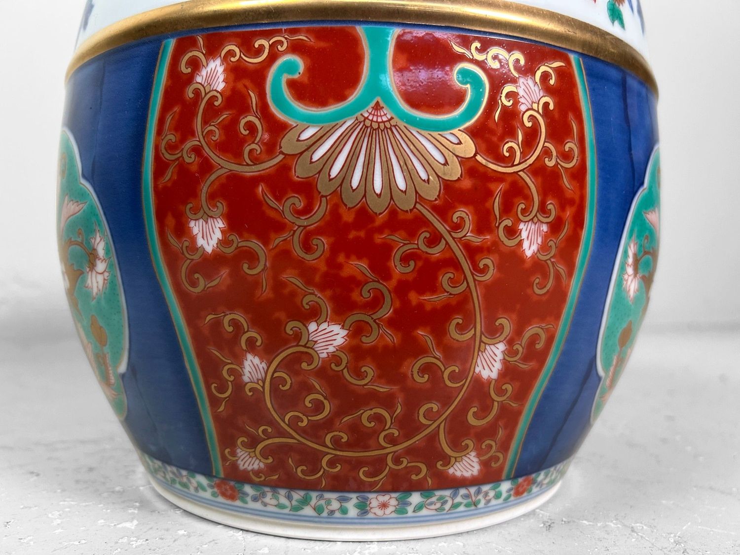 Porcelain Ikebana Flower Arrangement Holder, Kisen Gama, Shōwa Period.