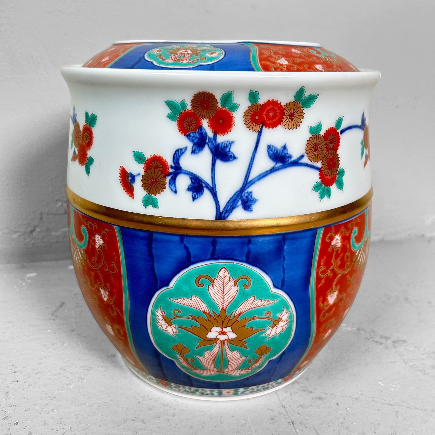 Porcelain Ikebana Flower Arrangement Holder, Kisen Gama, Shōwa Period.