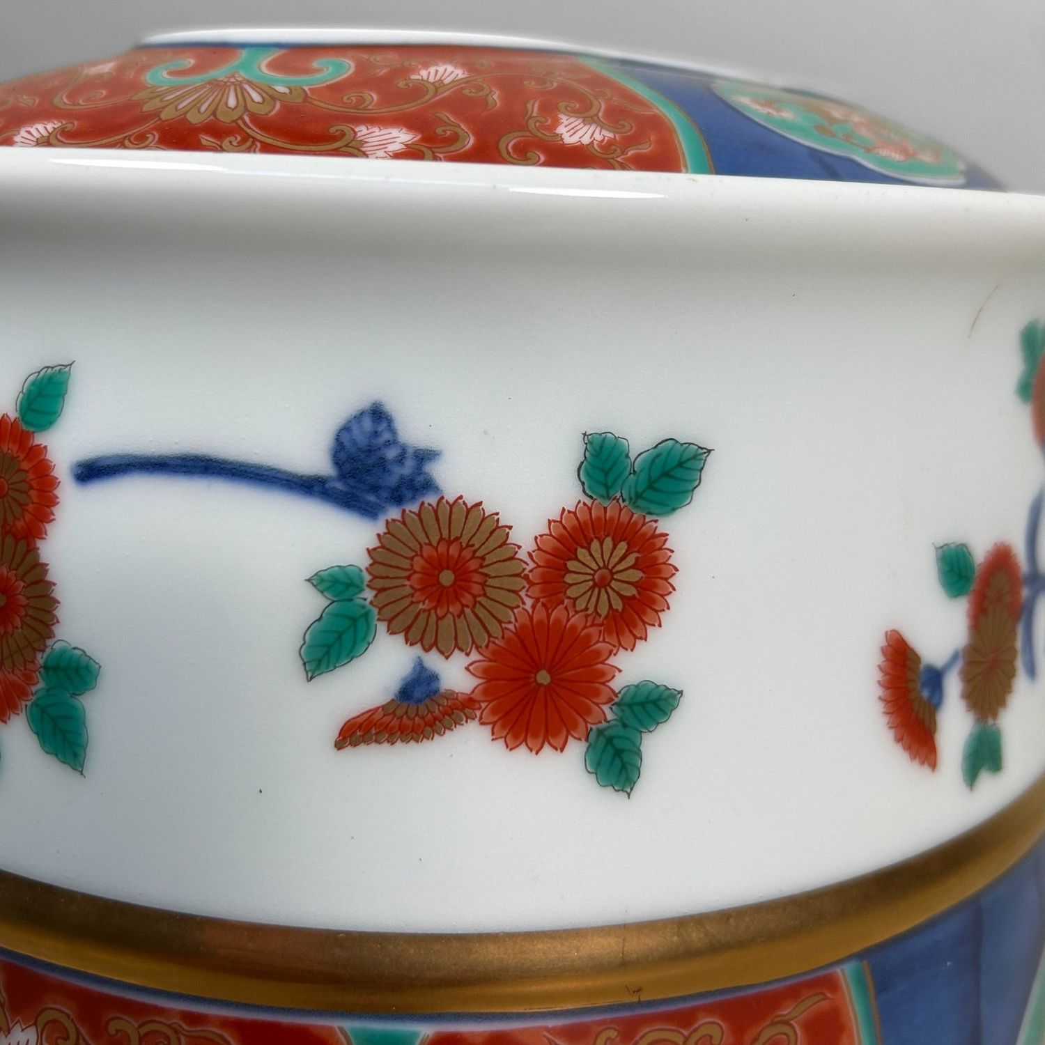 Porcelain Ikebana Flower Arrangement Holder, Kisen Gama, Shōwa Period.