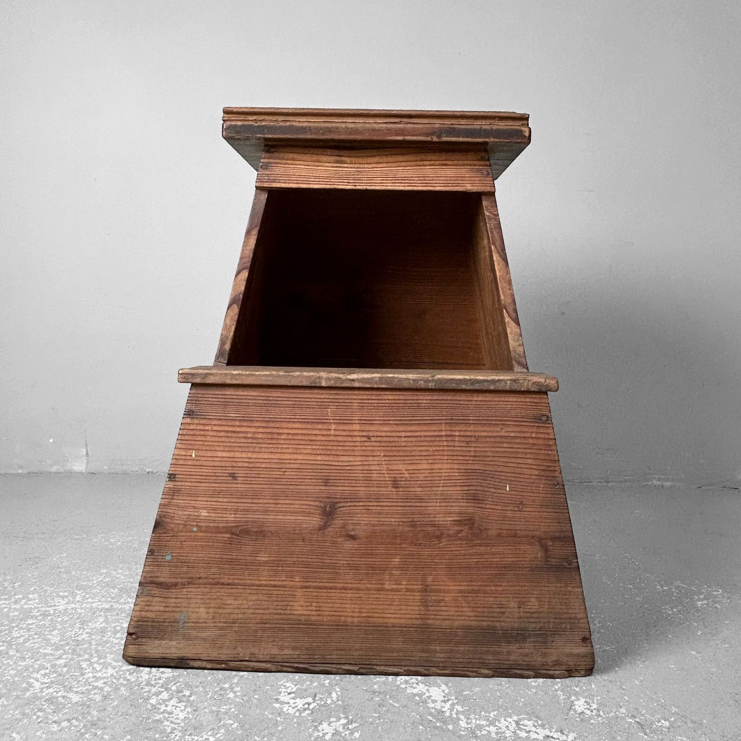 Minimalistische Fumidai, Houten Opstap, Taishō-periode, Japan.