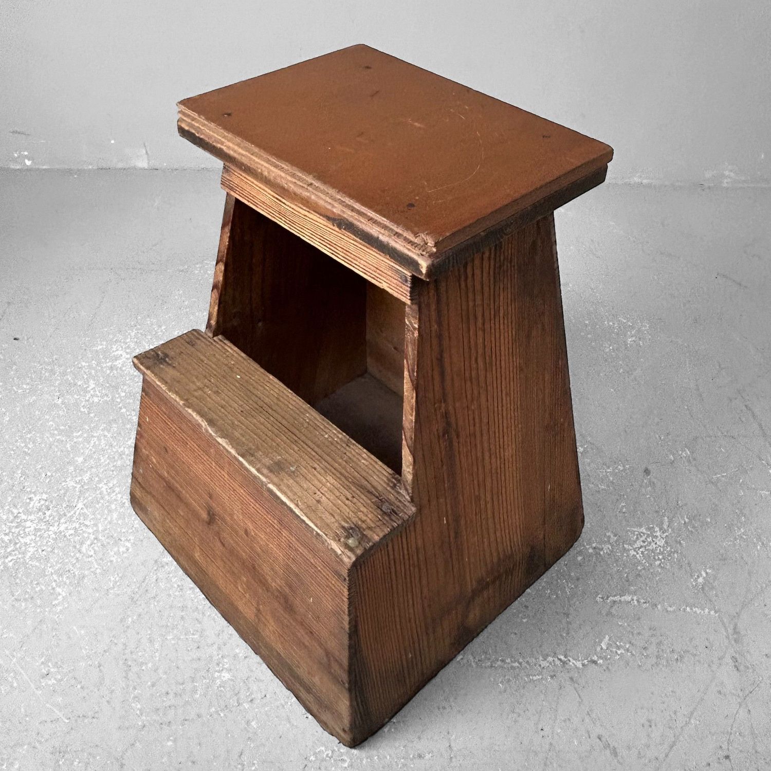 Minimalistische Fumidai, Houten Opstap, Taishō-periode, Japan.