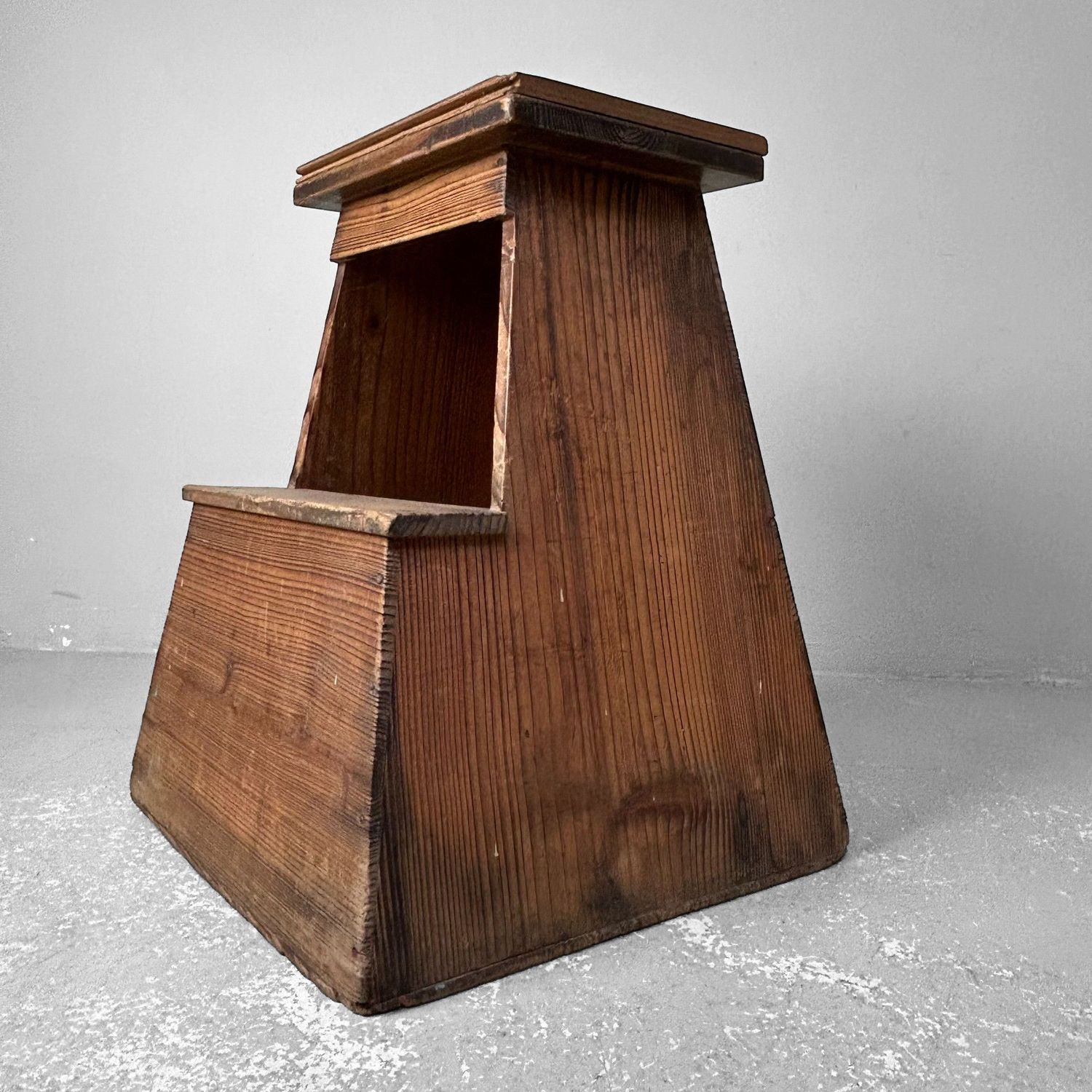 Minimalistische Fumidai, Houten Opstap, Taishō-periode, Japan.