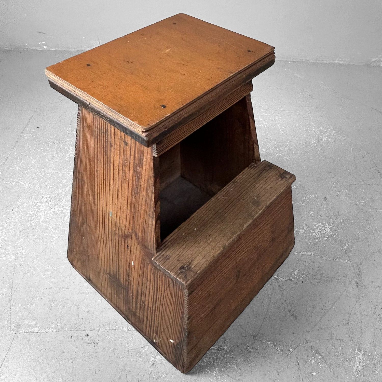 Minimalistische Fumidai, Houten Opstap, Taishō-periode, Japan.