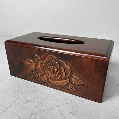 Vintage Japanse Houten Tissuehouder met Handgesneden Bloemmotief.