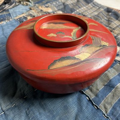Wooden Maki-e Lacquerware Bowl with Lid, Meiji Period.